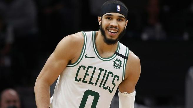 Celtics crush Warriors to claim 11th straight victory