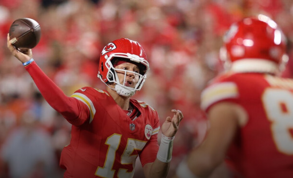 Mahomes becomes Chiefs’ all-time passing leader