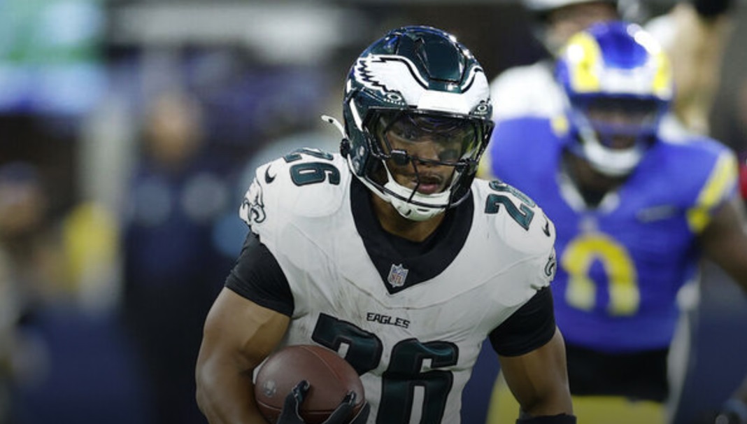 Saquon rushes for 255 yards, sets Eagles record in win over Rams