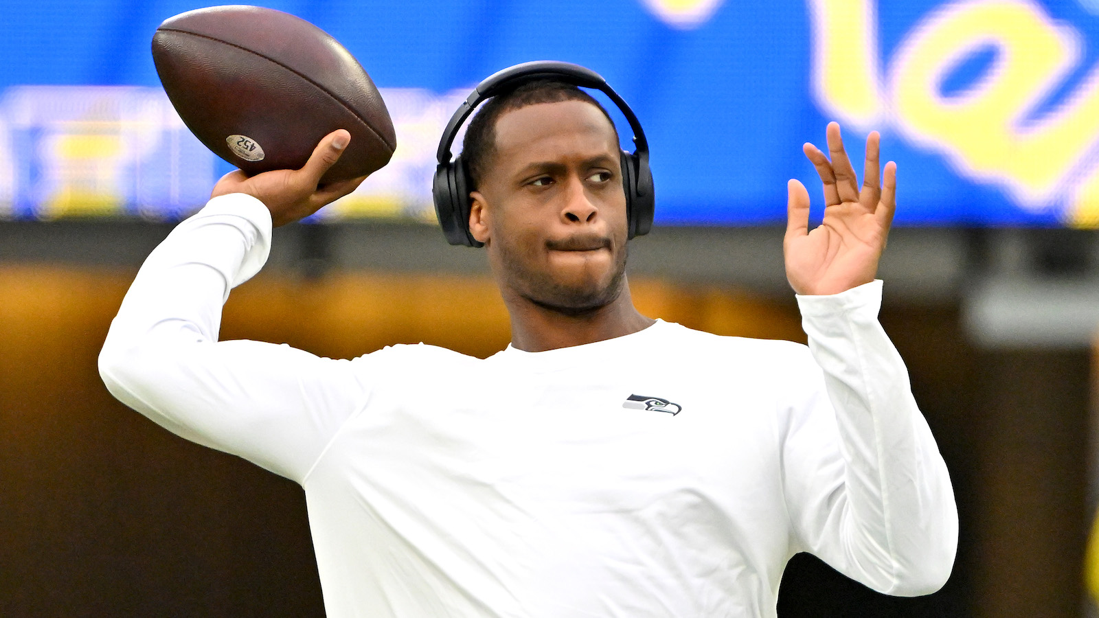 Report: Seahawks trade Geno Smith to Raiders